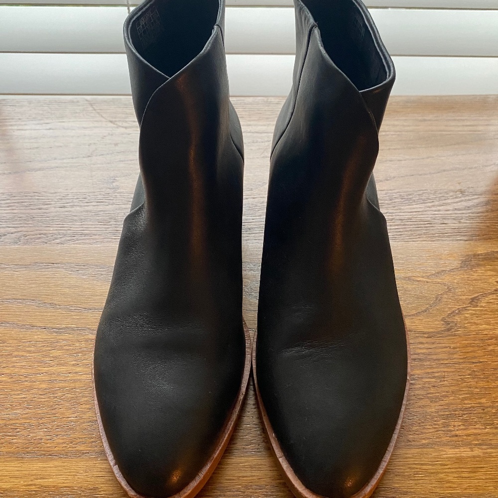 Soludos Venetian Boots